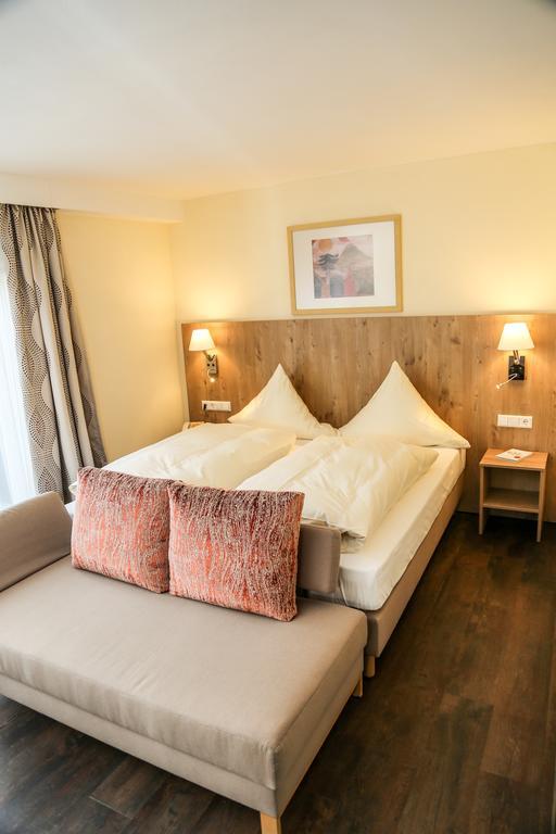 Akzent Hotel Restaurant Hirsch 하이덴하임안데어브렌츠 외부 사진